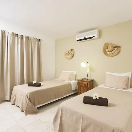 By Galantevasques Villa *